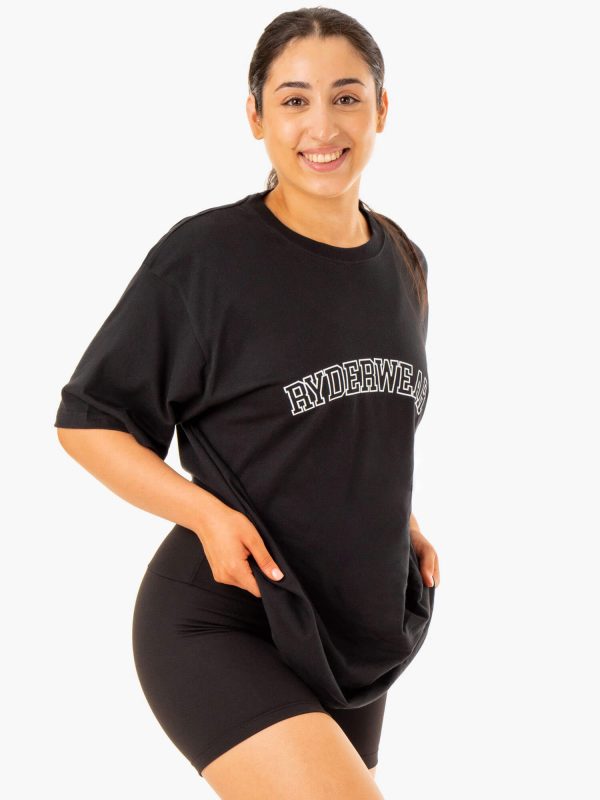 Oversized T-Shirt - Black For Sale - Image 3